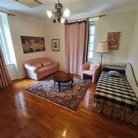 Bed & Breakfast Csillaghy Kastely *